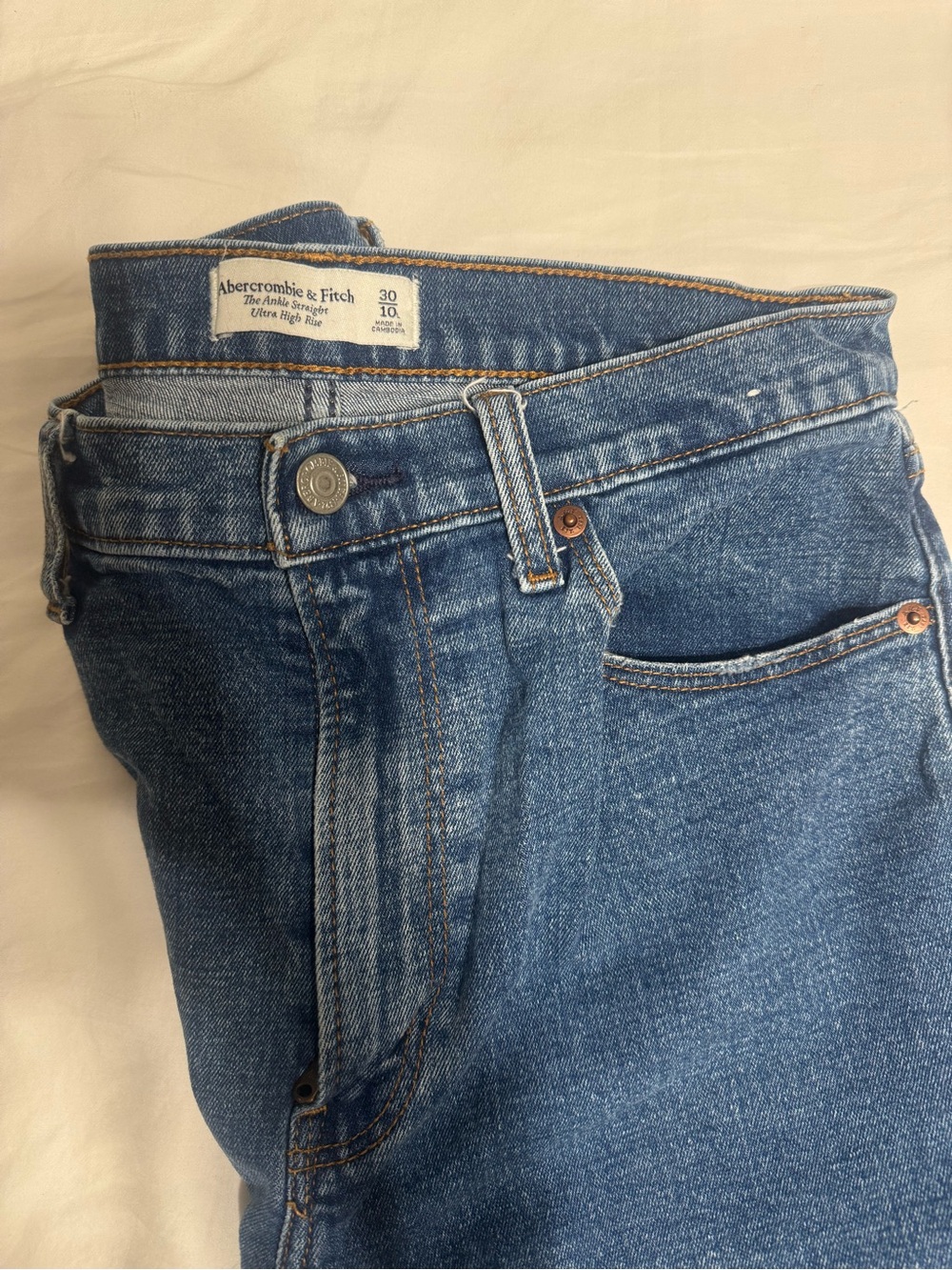 Abercrombie & Fitch Women’s Blue Ankle Cropped Jeans